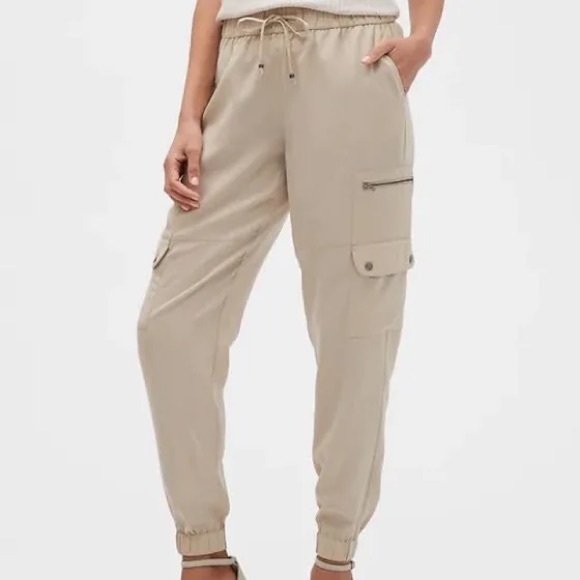 Banana Republic TENCEL™ CARGO JOGGER - Picture 2 of 7